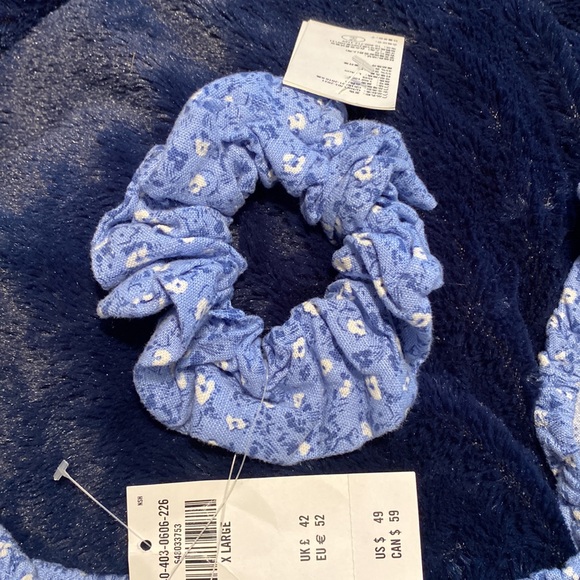 Abercrombie smocked top with ponytail - Picture 3 of 6